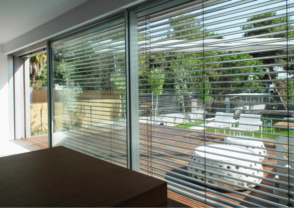 brise-soleil-orientable-horizontal-exterieur