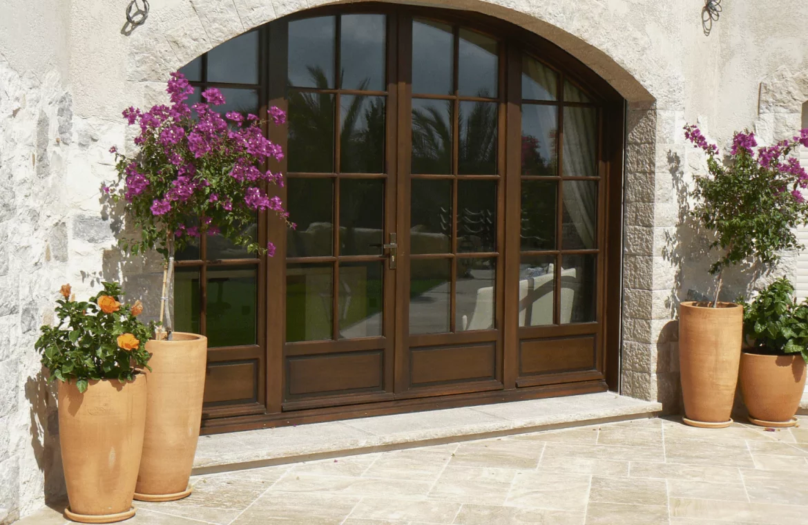 fenetres-oscillo-battantes-ouvrantes-entree-maison